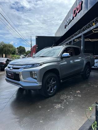 MITSUBISHI L200 TRITON 2.4 16V TURBO DIESEL SPORT HPE CD 4P 4X4 AUTOMÁTICO